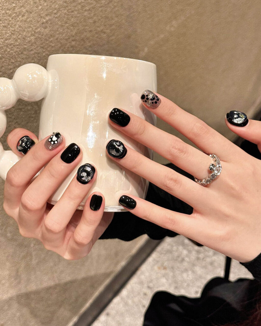 Black Cat Eye Cute Short Press on Nails Reusable Round Nails - Image 3