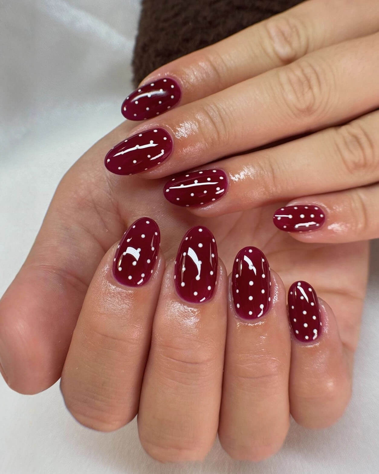 Simple Red Dot Short Oval Fake Nails