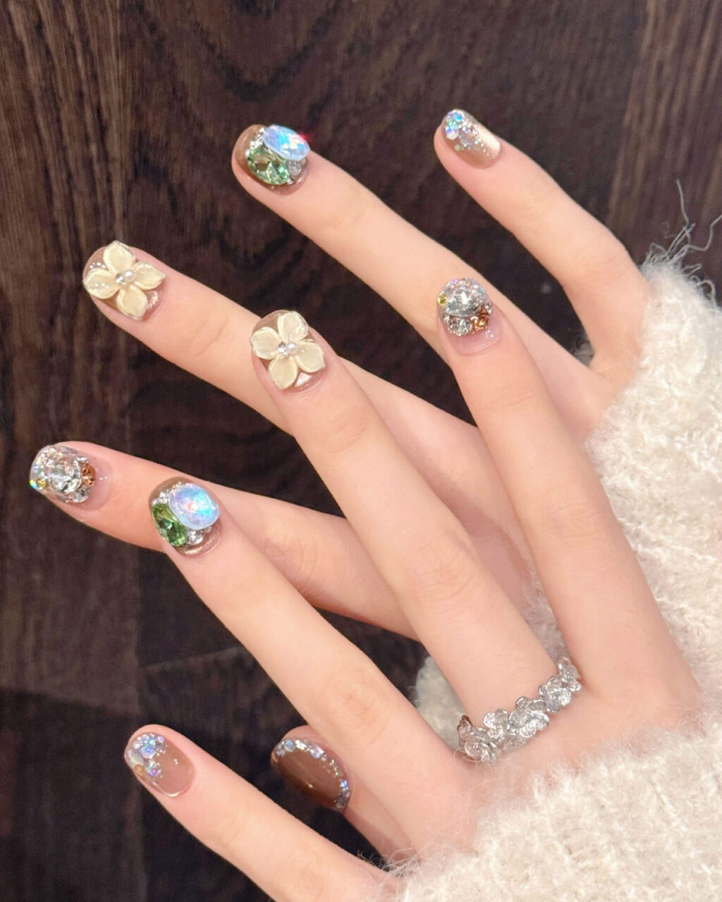 Cute 3D Oval Short Round Acrylic Nails - Image 3