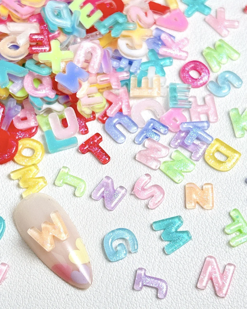 100Pcs Shining Mixed 26 Letter Nail Charms