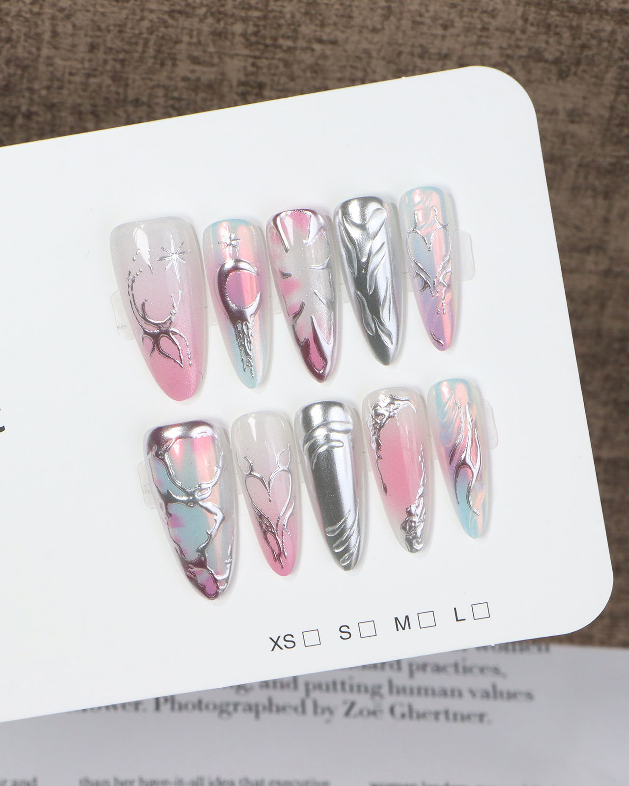 3D Gradient Almond Aurora Chrome Nails - Image 2