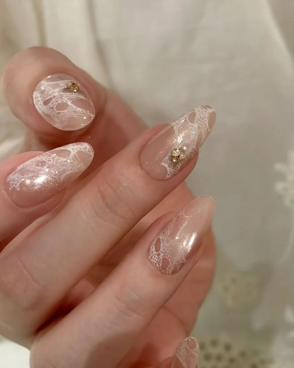 Medium Almond Lace Cat Eye Nails Bulk